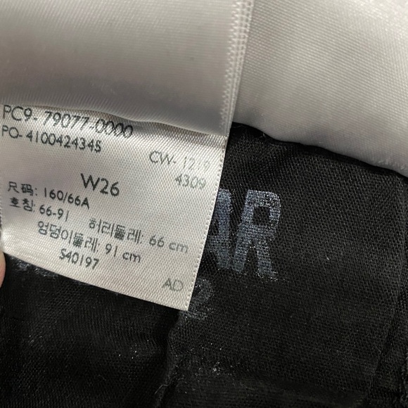 LEVI’S EXPOSED BUTTON MOM JEANS - Picture 11 of 13